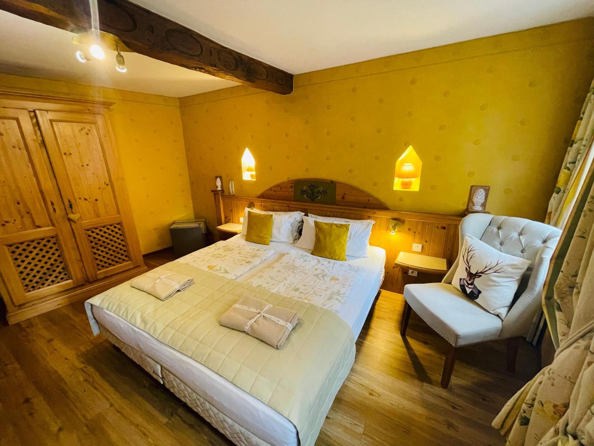 Historisches Gaestehaus Au Faucon Von 1535 Wissembourg Kültér fotó